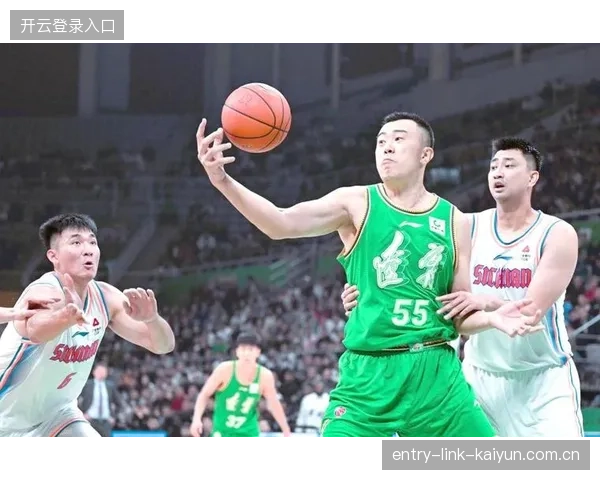 辽宁男篮加强团队协作，全场失误控制合理